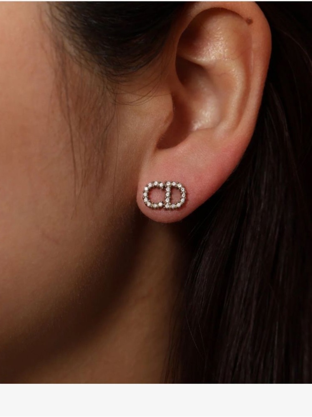 Original Christian Dior Clair D Lune studs.
Authentication included!